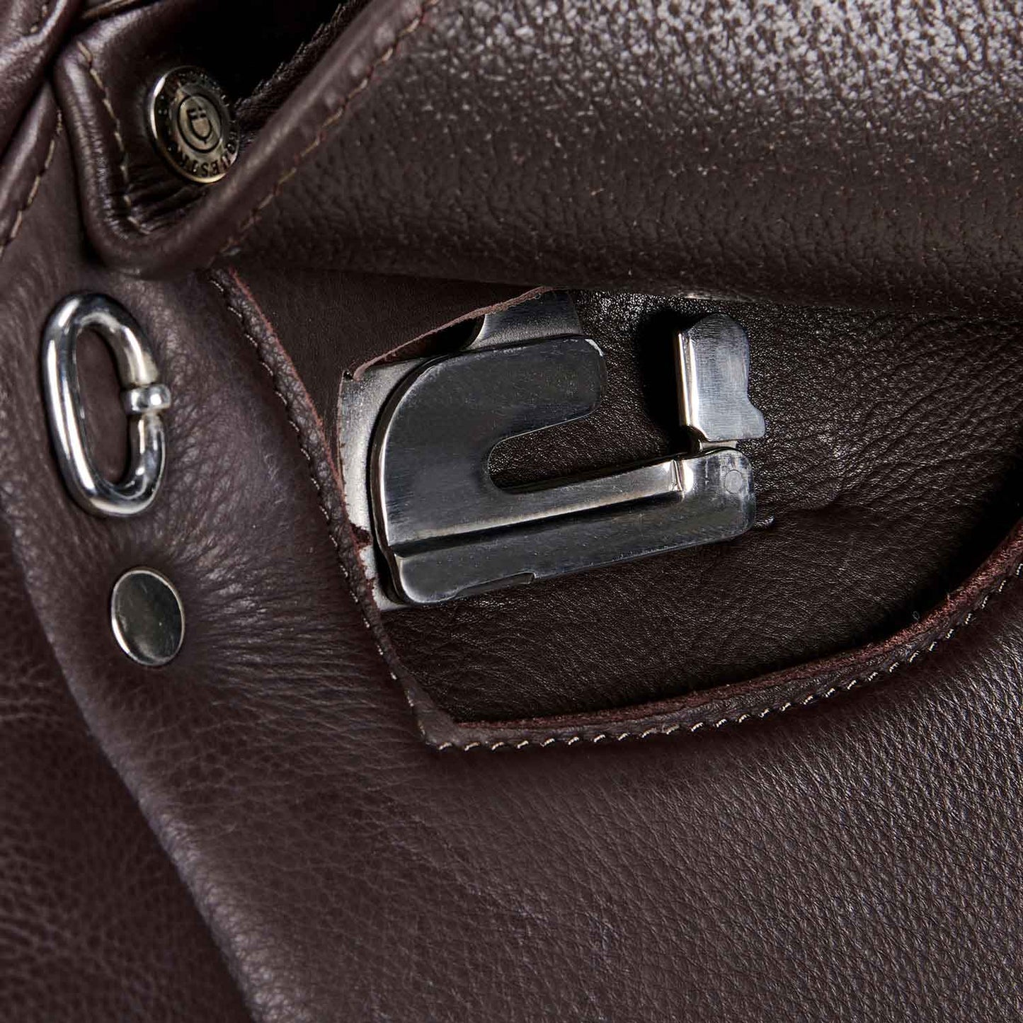 Selle de saut en cuir doublé Equestro