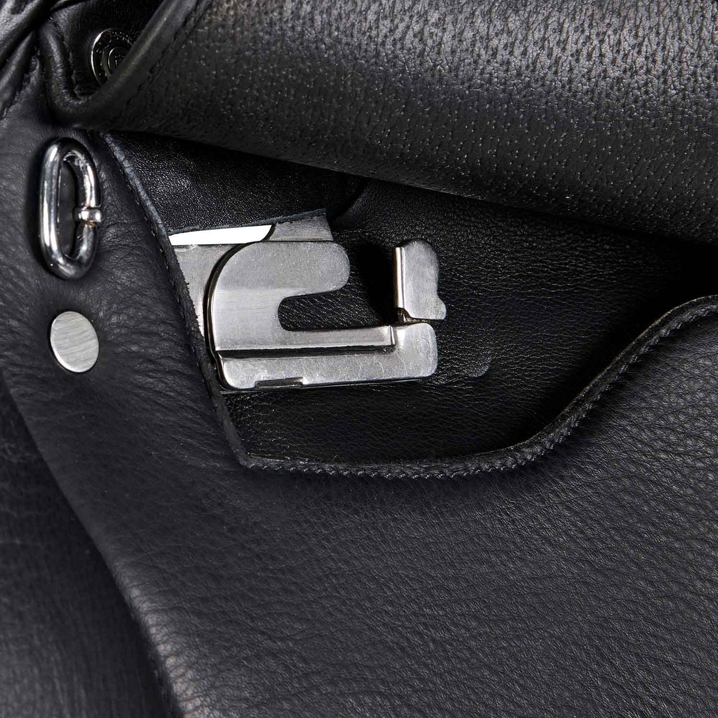 Selle de saut en cuir doublé Equestro